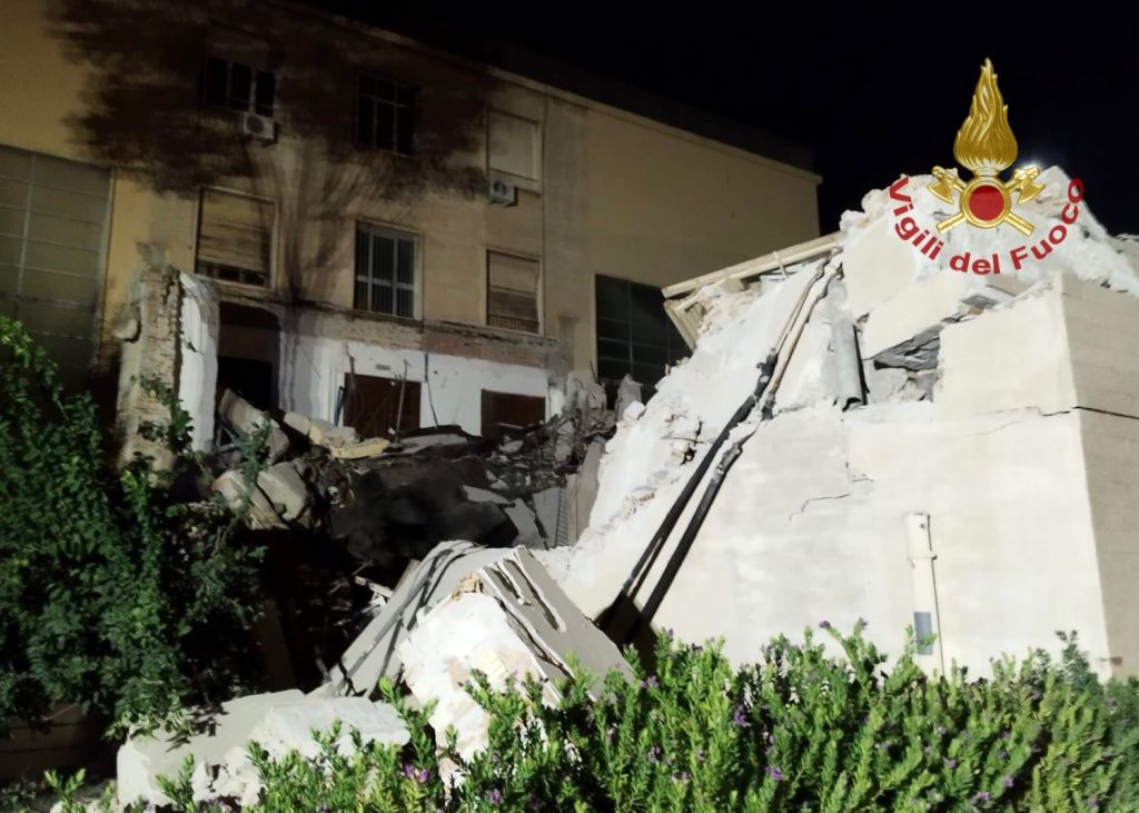 Cagliari, Crolla l’Aula Magna dell’Università in via Trentino: ora nessun ferito