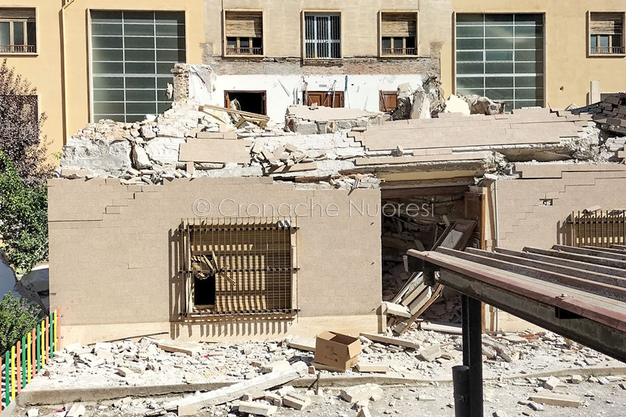 Crollo all’Università. La Polizia sequestra atti degli interventi sull’edificio: prosegue la mobilitazione degli studenti