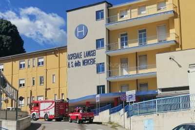 I Vigili del fuoco all'ospedale di Lanusei
