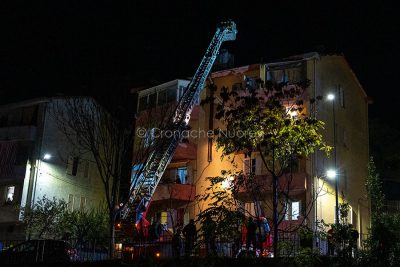 I Vigili del fuoco in via Tridentina (foto S.Novellu)