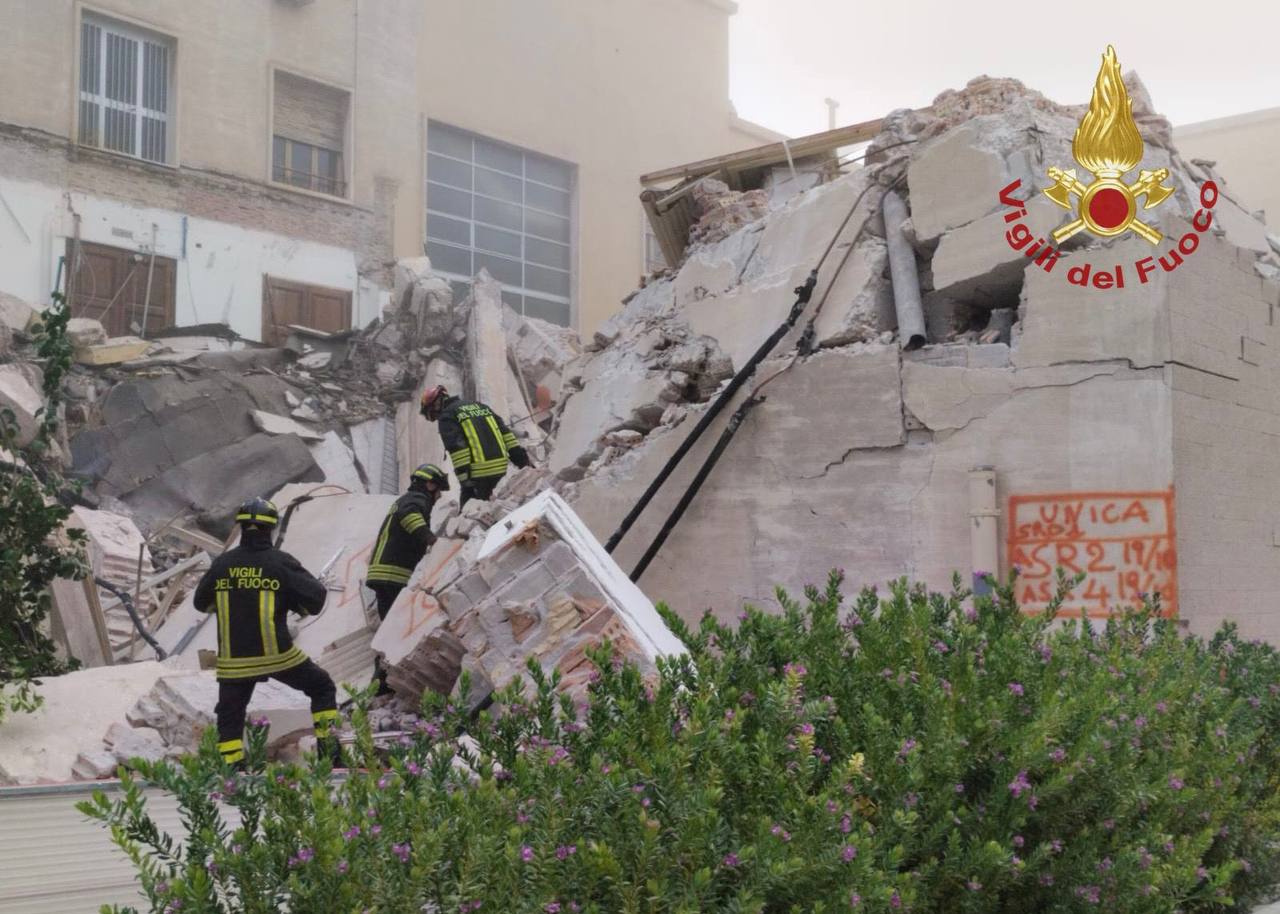 Crollo all’Università di Cagliari. Il Rettore: “Nessuna avvisaglia. Abbiamo sospeso le lezioni”