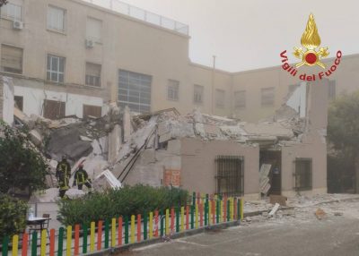 L'ala dell'Università di Cagliari crollata stanotte in via Trentino