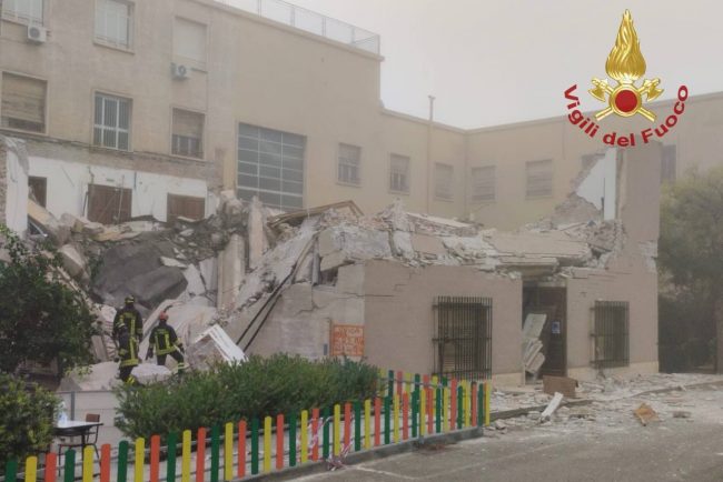 L'ala dell'Università di Cagliari crollata stanotte in via Trentino