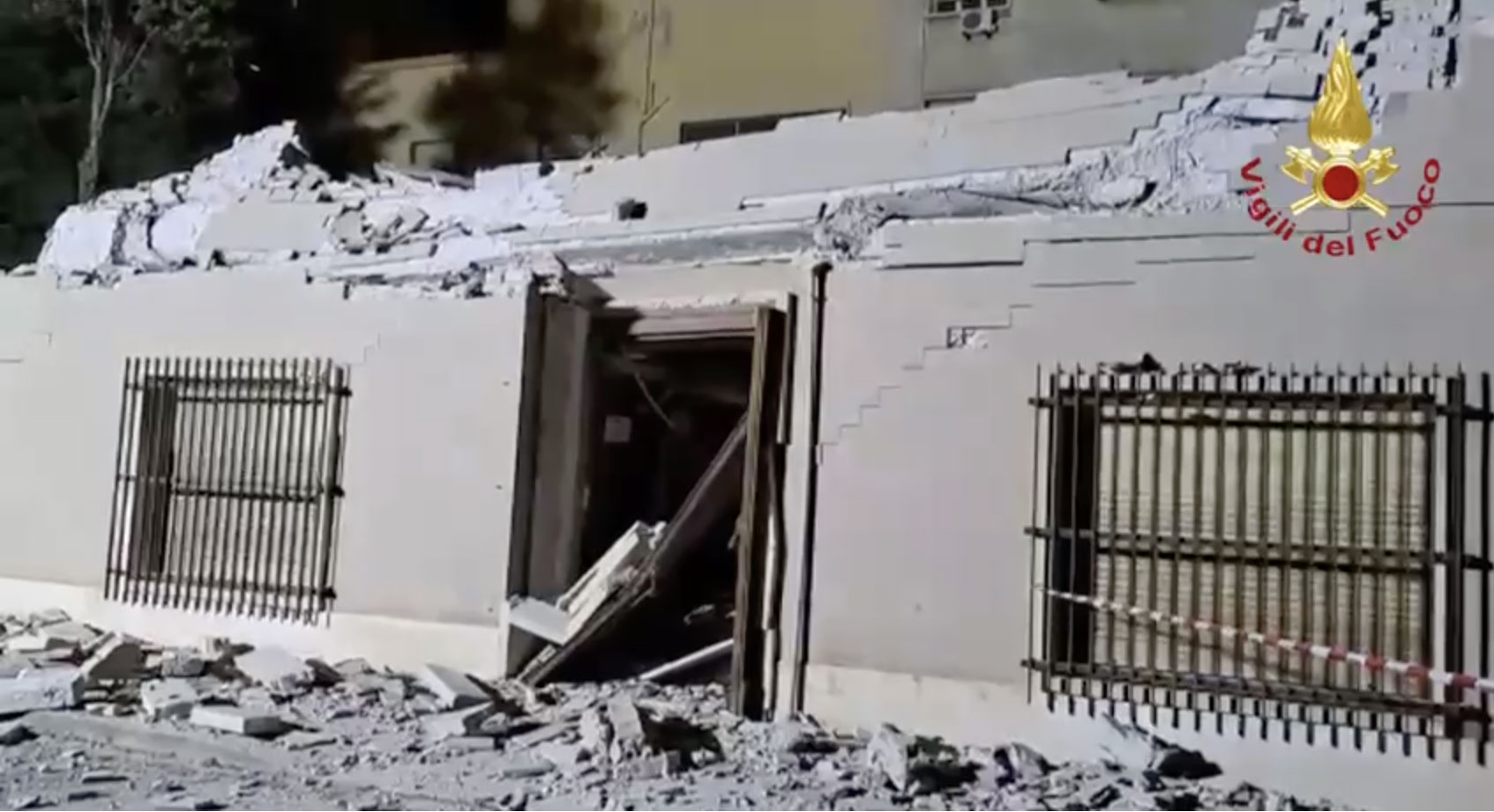 Crolla un’ala dell’Università di Cagliari, nessuna vittima ma poteva essere una strage – VIDEO