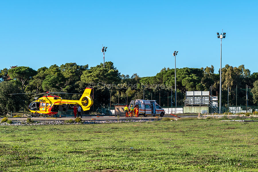 Paura verso Cala Luna. Sasso si stacca e colpisce un’escursionista alla testa
