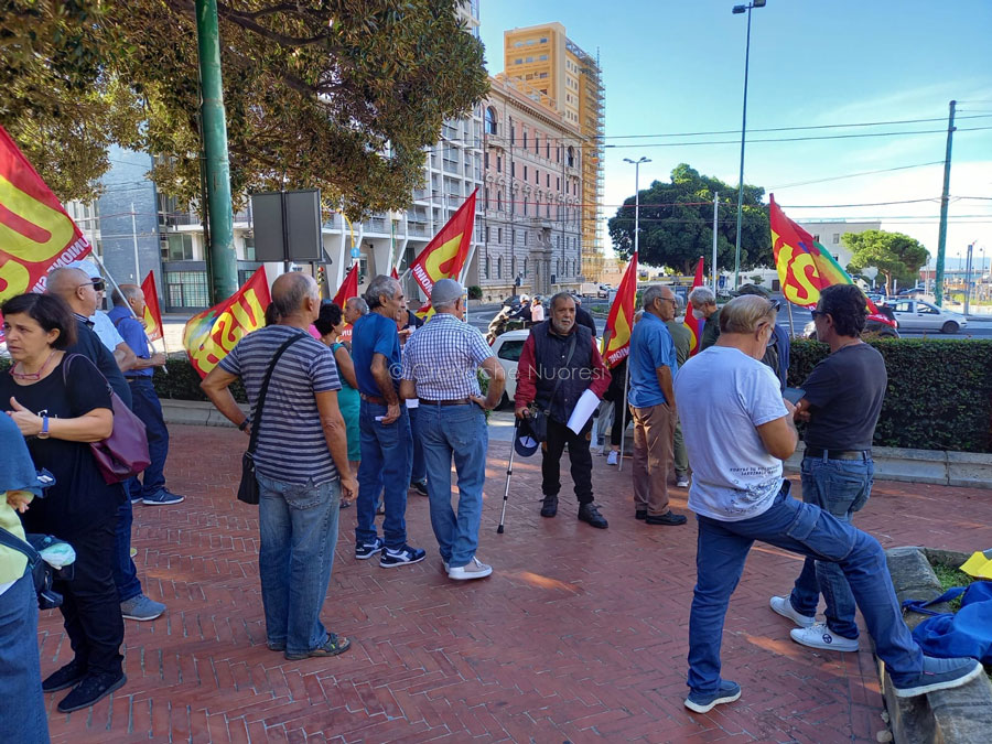 Il caro vita spaventa. A Cagliari la piazza urla: “Non riusciamo a andare avanti”