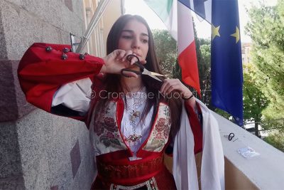 Nuoro. Flash mob degli studenti in solidarieta' alle donne iraniane