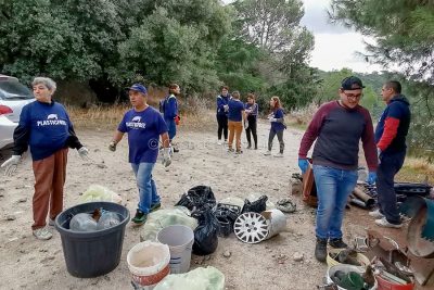 Un momento della giornata Plastic free all'Ortobene (foto S.Novellu)