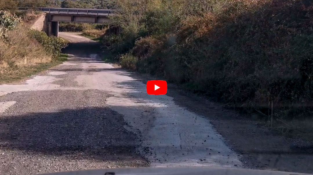 La strada per raggiungere Lollove è ormai impraticabile: quando sarà sistemata definitivamente? – VIDEO