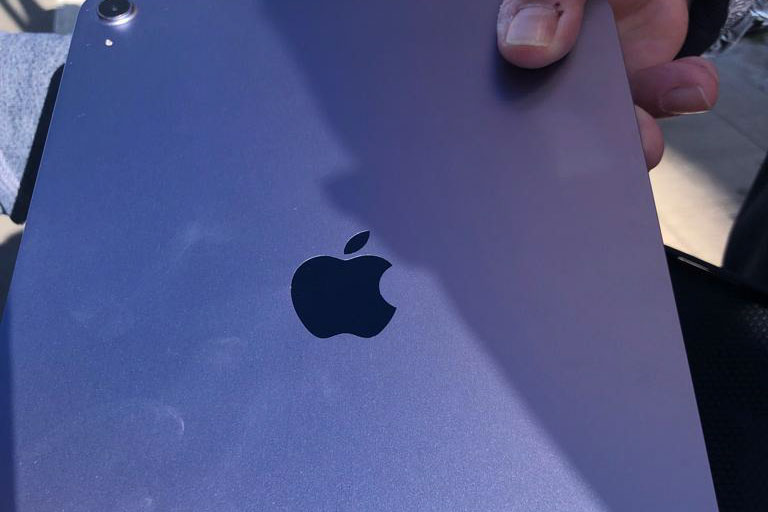 Nuoro.  Trovato un iPad Air in piazza Italia
