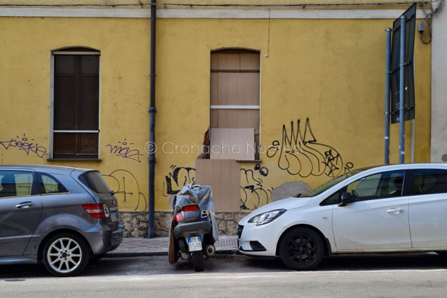 Cagliari. Bomba carta in pieno centro cittadino: nel mirino un ristoratore
