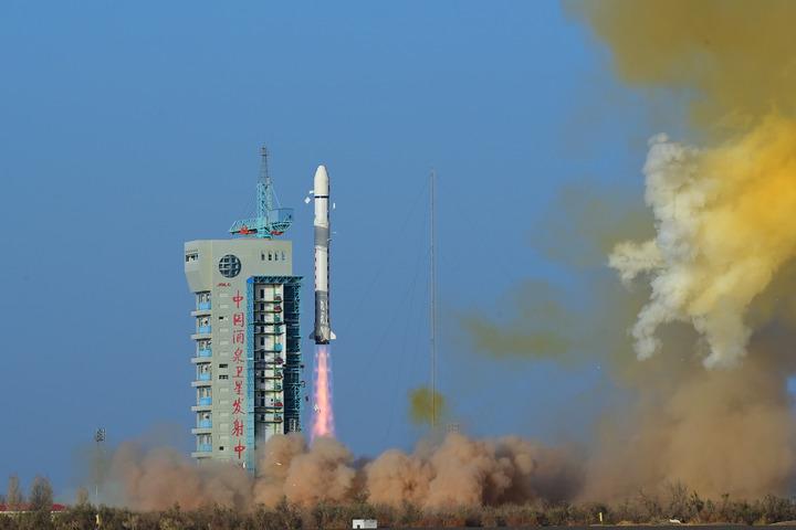 Cina: lanciato nuovo satellite per test tecnologie internet satellitare