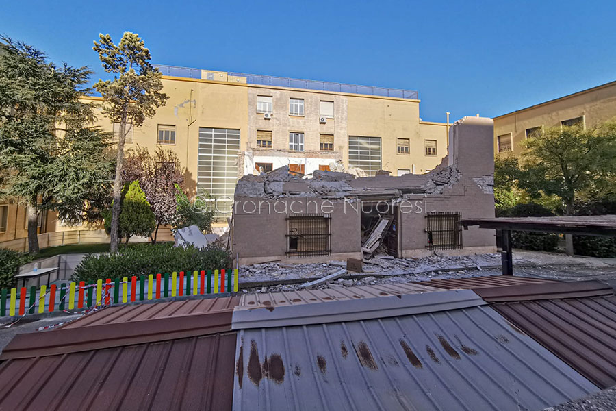 Crollo Università a Cagliari: le verifiche si concentrano sull’ancoraggio del condizionatore