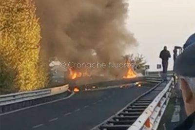 Il mezzo dato alle fiamme per l'assalto al porta valori