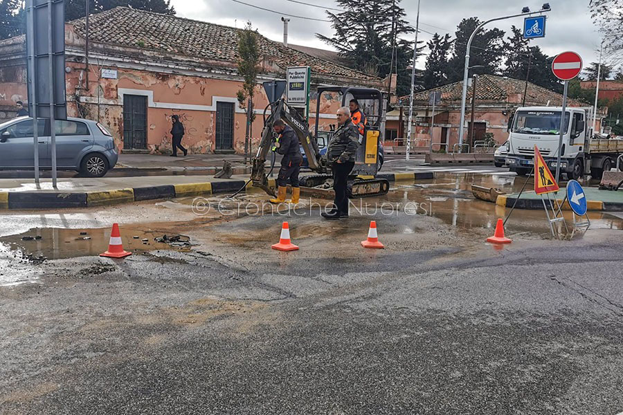 Ennesima rottura della condotta idrica: Nuoro senz’acqua fino alle 19,00 ma Abbanoa rassicura: a breve la sostituzione dell’intera rete