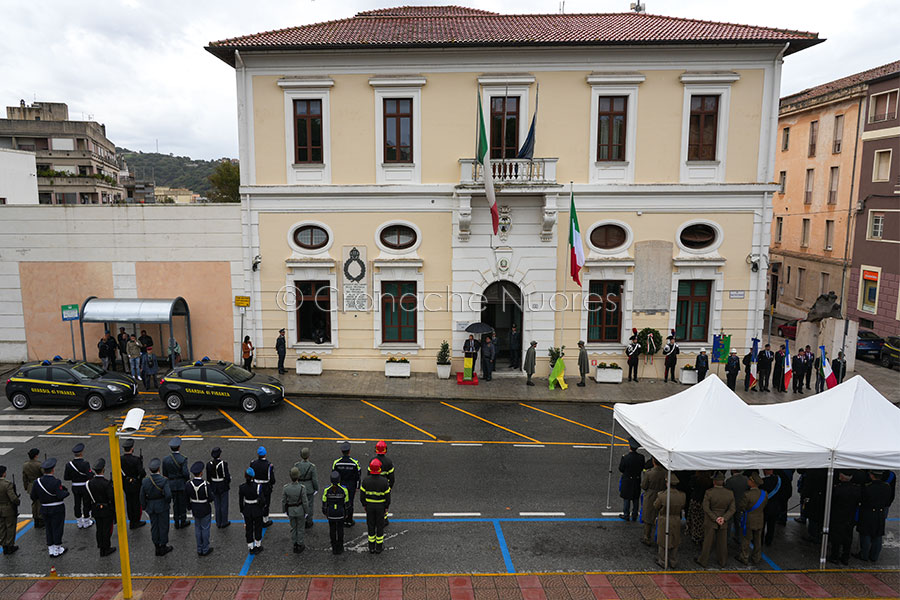Nuoro.  La pioggia non impedisce le celebrazioni del 4 novembre