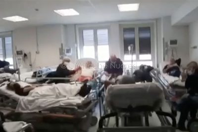 Pazienti in attesa al Pronto soccorso di Nuoro