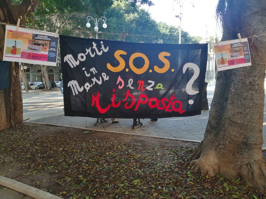A Cagliari un sit-in di solidarietà contro il blocco dello sbarco dei migranti in Italia