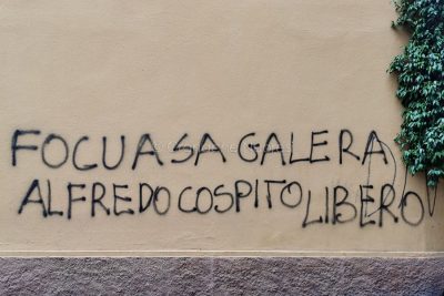 Nuoro. Scritte di solidarietà a Alfredo Cospito (foto S.Novellu)