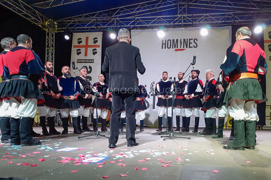 Nuoro. Cori, gruppi folk e tenores per la terza serata di “Tempus de Nadale”