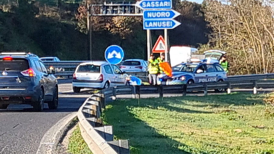 Perde il controllo dell’auto e si schianta all’ingresso di Nuoro