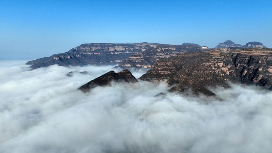 Cina: mare di nubi sui monti Taihang