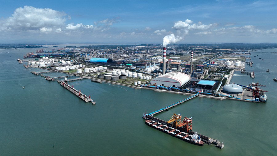 Cina: maggior porto terrestre registra record volume merci su ferrovia