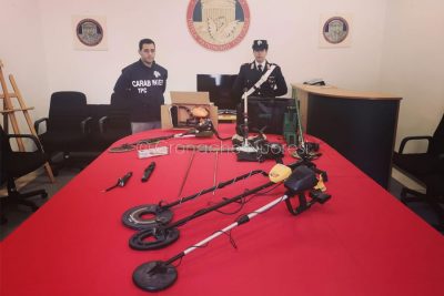 Il materiale sequestrato dai Carabinieri
