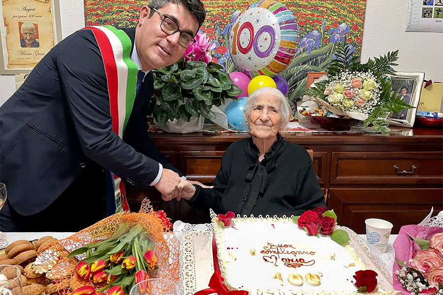 Nuoro ha una nuova centenaria: la signora Maria Gusai riceve gli auguri del sindaco