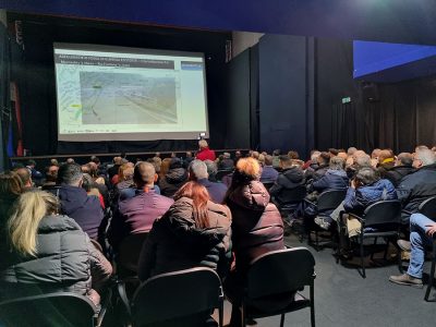 Un momento dell'assemblea pubblica a Bitti