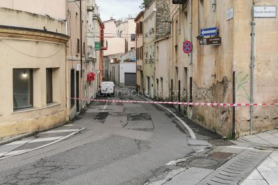 Via Tola chiusa per una perdita di gas (foto S.Novellu)