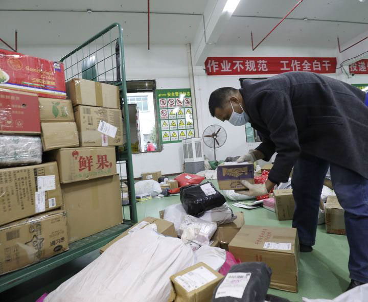 Cina: settore dei corrieri, impennata in gestione pacchi a inizio 2023