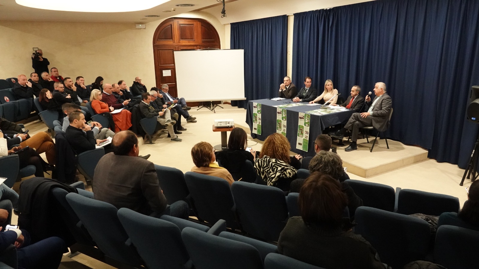 Invasione di cavallette. L’assessore all’agricoltura Satta incontra i sindaci