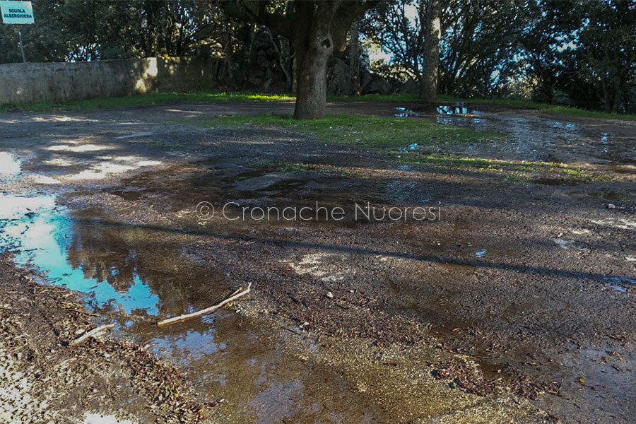 Nuoro. Al monte Ortobene la condotta perde ovunque mentre nelle case i rubinetti sono a secco