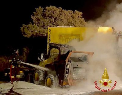 La scena dell'incendio sulla Olbia-Sassari