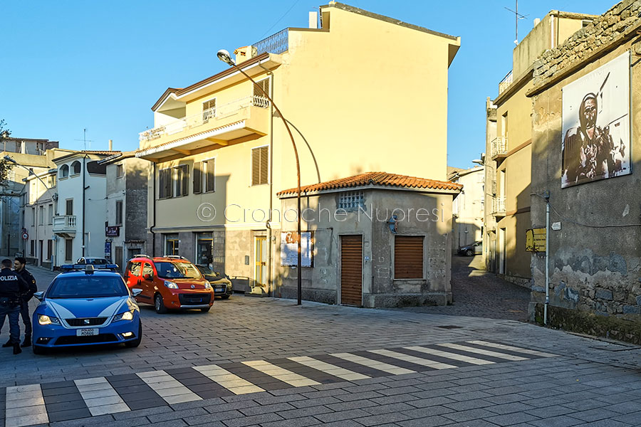 Mamoiada, una volante della Polizia (foto S.Novellu)