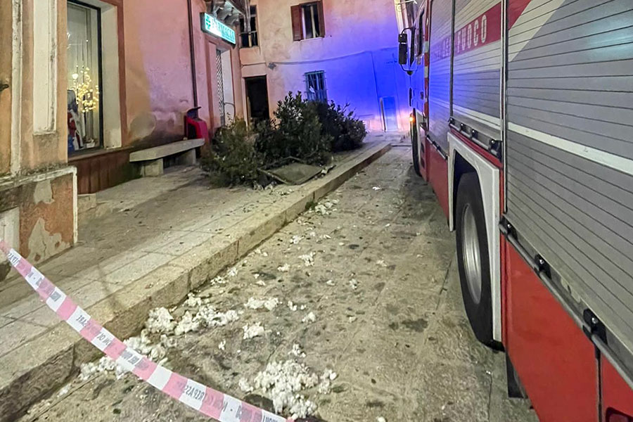 Una perdita di gas dalla bombola della cucina e esplode l’abitazione: ustionato un 33enne