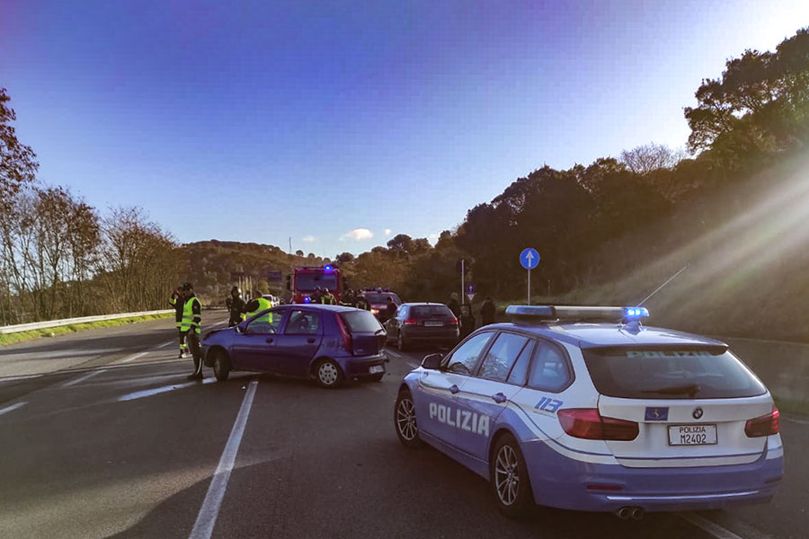 Tamponamento tra due auto all’ingresso di Nuoro: un ferito