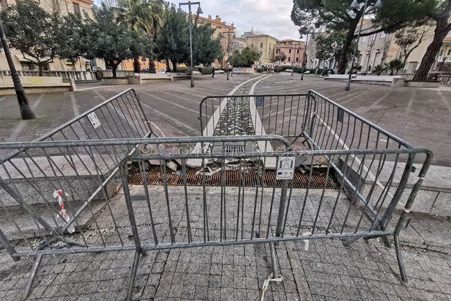 I Giardini di piazza Vittorio Emanuele transennati (foto S.Novellu)