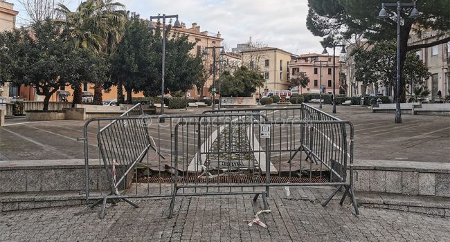 I Giardini di piazza Vittorio Emanuele transennati (foto S.Novellu)