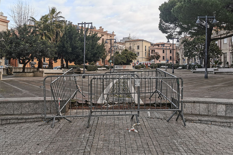 Nuoro. Da due mesi le transenne impediscono l’accesso e la piena fruizione dei giardini di piazza Vittorio Emanuele