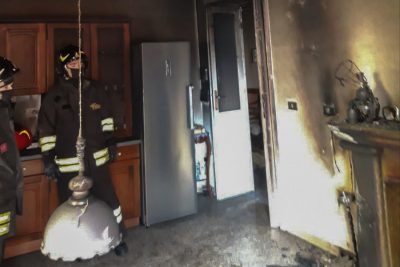 I Vigli del fuoco sul luogo dell'incendio
