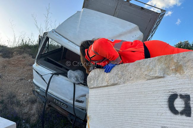 I soccorritori sula scena dell'incidente a Orosei