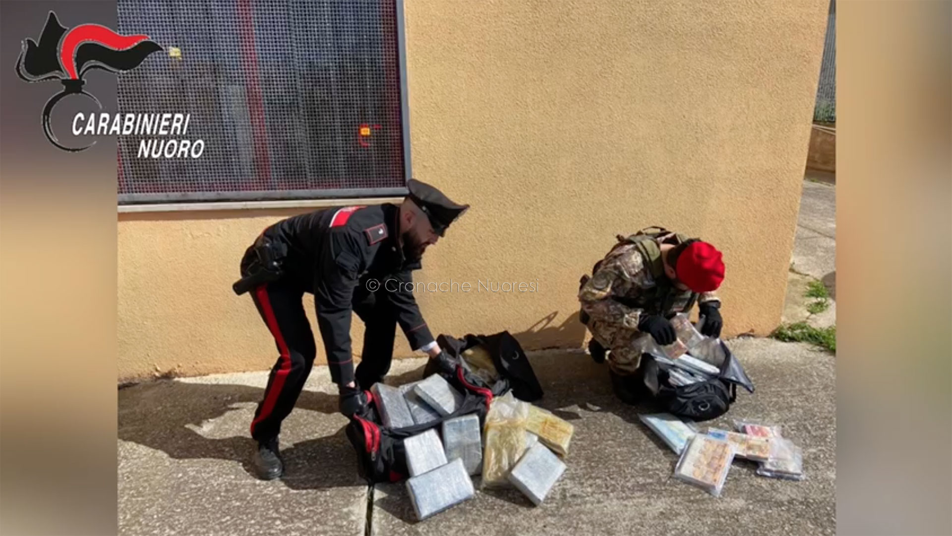 Blitz antidroga a Bari Sardo. Sequestrati 34 kg di cocaina e 300 mila euro in contanti: due arresti – VIDEO