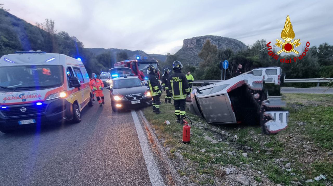 Perde il controllo dell’auto e si ribalta: paura per il giovane alla guida