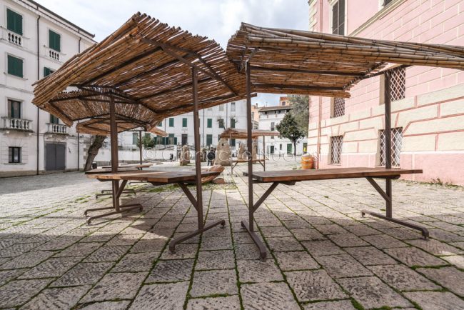 Piazza Satta assediata dalle baracche (foto S.Novellu)