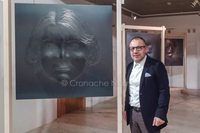 Roberto Ziranu alla mostra I 12 graffi (foto Nieddu)