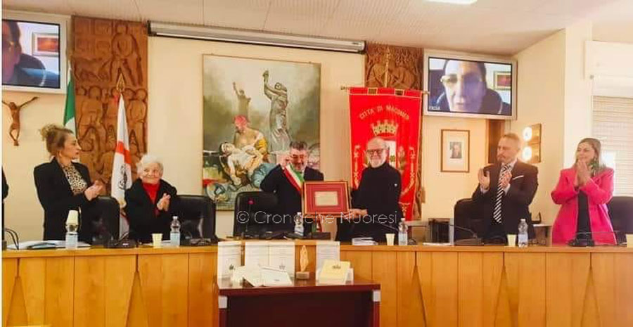 Riconoscimento a Giovanni Cucca (classe 1928) per aver dato lustro a Macomer