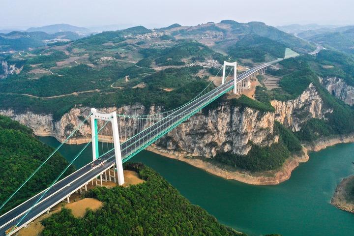 Ponte in costruzione nella provincia del Guizhou