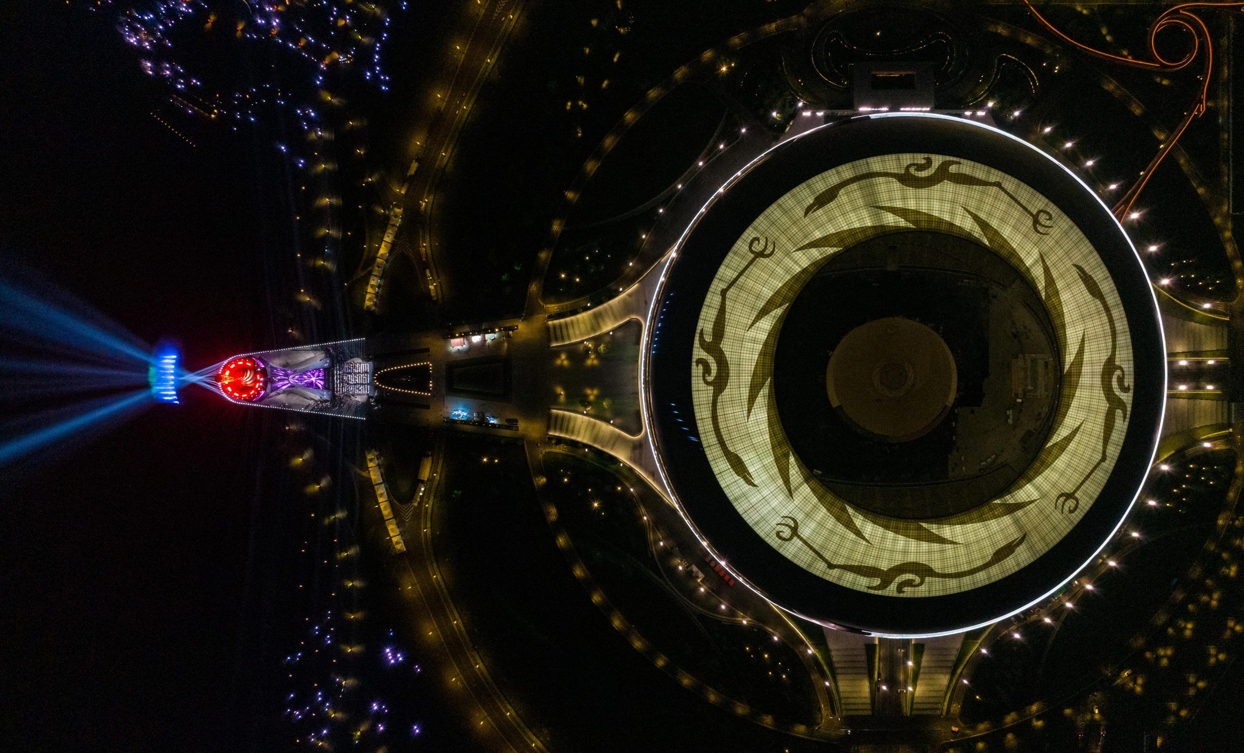 Cina: spettacolo di luci in vista di un evento sportivo a Chengdu